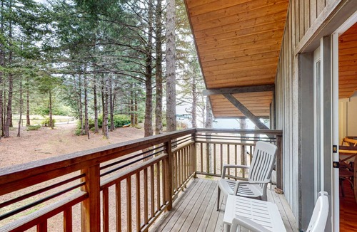 Shelter Cove Cottage | Cabin ∙ 1 bedroom ∙ 6 guests