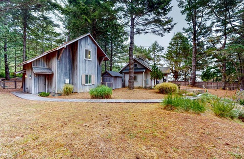 Shelter Cove Cottage | Cabin ∙ 1 bedroom ∙ 6 guests