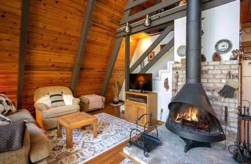 Pine Mountain Club Cabin | Cabin ∙ 2 bedrooms ∙ 4 guests