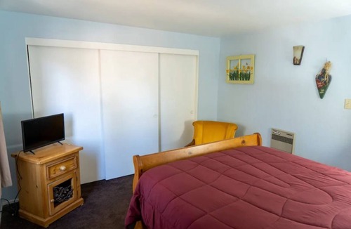 Whispering Forest House | Cabin located near Slopes- close to stores