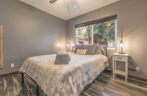 Woodlands Cabin | Cabin on Sixth - Warm and Modern