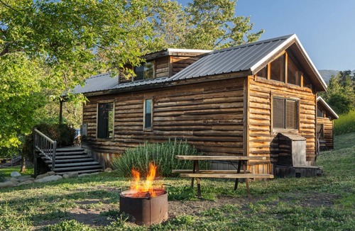 Goleta Cabin | Cabin | Queen Stay + Firepit | No Hidden Fees