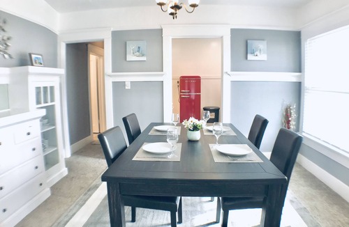 Oleander - Sunset Apartment | CAL King Bed/Sleeps 4/Furnished Private APT/In-Unit Washer Dryer/Smart 55" HDTV