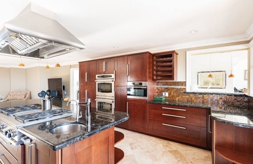 Calabasas House | Calabasas Vila lake View Home