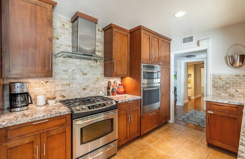 Santa Ana House | Cali Outdoor Living 4 Bedroom 3 Bath Pool Home, 12 Mins to Disney, Pet-Friendly