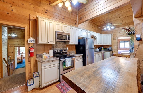 California Hot Springs Cabin | California Hot Springs Creekside Treehouse Cabin