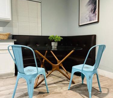 Los Angeles Hostel | California Castle - Fashion District - DTLA - Flexible