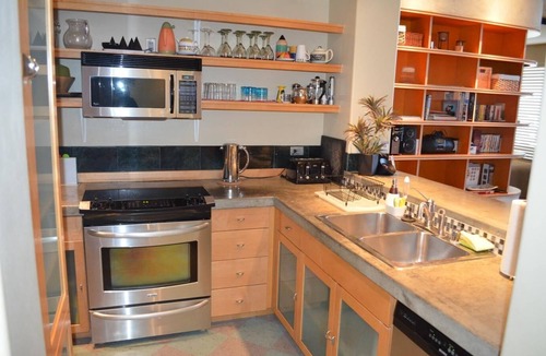 Airport Area Apartment | California Tropical Resort Penthouse