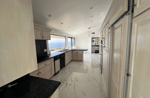 Palos Verdes Estates House | California Dream Bluff home on over an acre of flat land & the water @ your feet