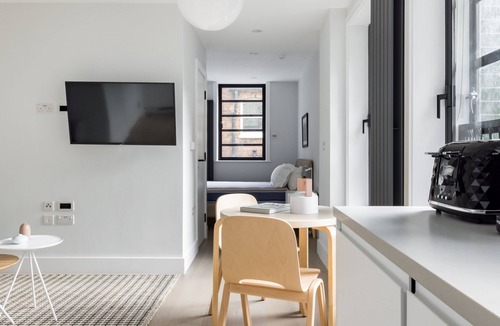 Chinatown Apartment | Calm Leicester Sq Studio - Netflix Nespresso