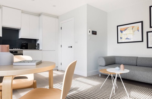 Chinatown Apartment | Calm Leicester Sq Studio - Netflix Nespresso