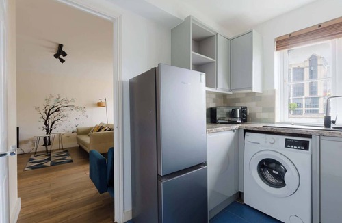 Island Gardens Apartment | Calming 2BDR Waterfront Flat with Fantastic Views
