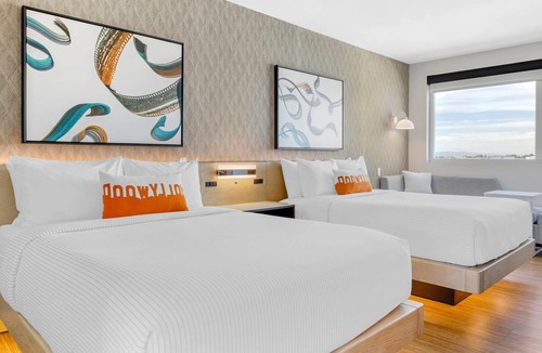 Burbank Hotel | Cambria Hotel Burbank Airport