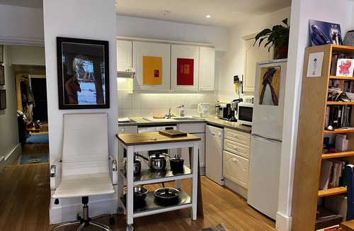 Camden Town with Primrose Hill Apartment | Camden Garden Flat | Quiet | With Books & Full of Art & Colour | & Pet Friendly!