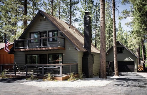 Big Bear City Cabin | Camp Keynote - Modern Living Big Bear Retreat