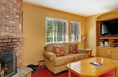 Northwest Carmel Hotel | Candle Light Inn