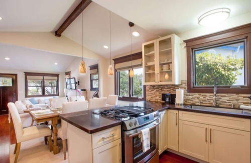 Monterey House | Cannery Row Cottage - Pacific Grove House - Walk to the Aquarium