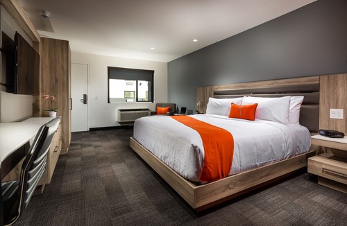 Canoga Park Hotel | Canoga Hotel