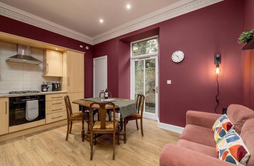 Bonnington Apartment | Canon St Central Edinburgh