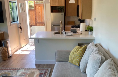 Mission Hills Apartment | Canyon View in peaceful Mission Hills