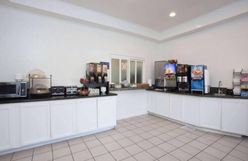 Anaheim Resort Hotel | Capri Suites Anaheim