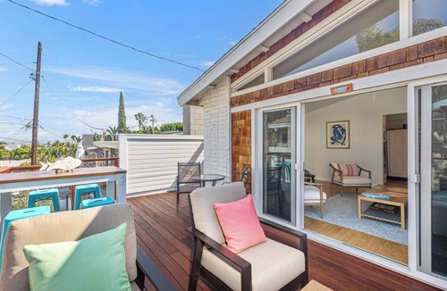 Lantern District House | Captain's Cottage - Walk to Beach and Harbor! Fireplace! - Permit STR23-0076