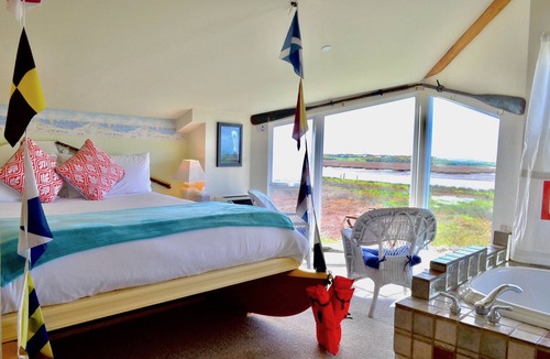 Moss Landing Hotel | Captain's Inn at Moss Landing