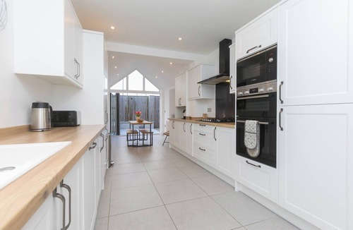 Newquay City Centre House | CAPTAIN'S WALK, family friendly, luxury holiday cottage in Newquay