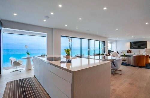 Eastern Malibu House | CARBON BEACH, MALIBU, CA Billionaire's Beach, Dry Beach