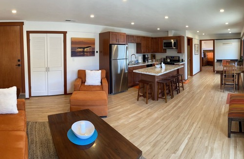 Northeast Carmel House | Carmel Big Sur-Style Guest House with Hot Tub, Decks & Views! CLOSING 12/24/25