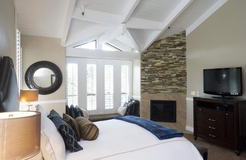 Golden Rectangle Bed & Breakfast | Carriage House Inn