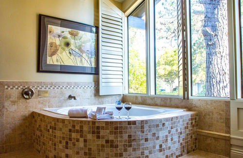 Golden Rectangle Bed & Breakfast | Carriage House Inn