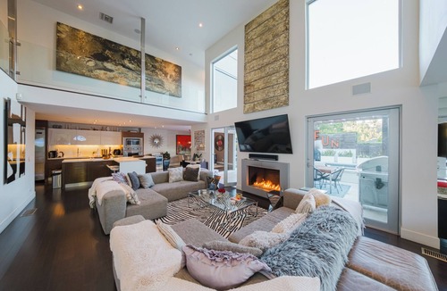 Hollywood Hills West Villa | Casa Azul - Elegant 4BR Home with Jacuzzi & Stunning Views