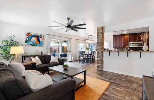 The Plaza House | Casa d’Cambridge | Pool Heat & Spa |EV| Sleeps 10