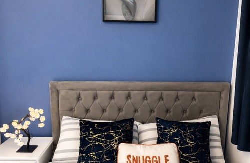 Wolverhampton House | Casa De Centro en-suite room Netflix, Fast WiFi & Free Parking