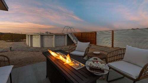 Joshua Tree House | Casa De Kota by AvantStay Pool Firepit Games Secluded Chic