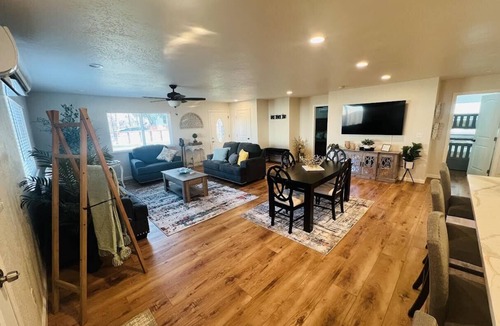Kelseyville House | Casa de Live Oak in downtown Kelseyville