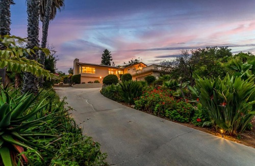 Vista House | Casa Elevado, Pool House with Stunning Views!