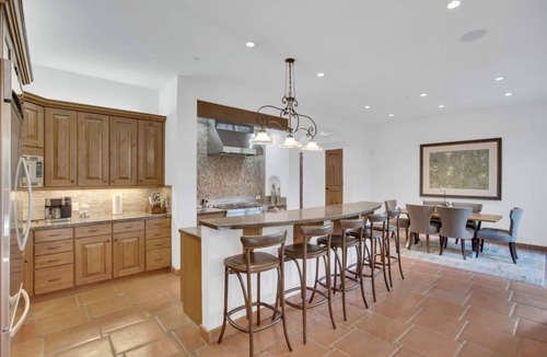 Lower State House | Casa Esmeraldo in Downtown Santa Barbara