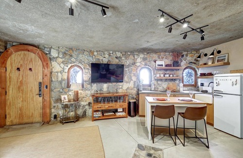 San Marcos Cottage | Casa Grotto, 1 Bed Stone Cave Cottage, Panoramic Ocean View, Stone Shower, & Gym
