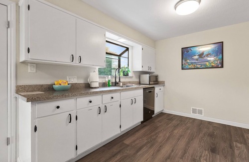 Moss Beach House | Casa Marina: Walk to Beach, Hear the Ocean, Kid Friendly Family Retreat!