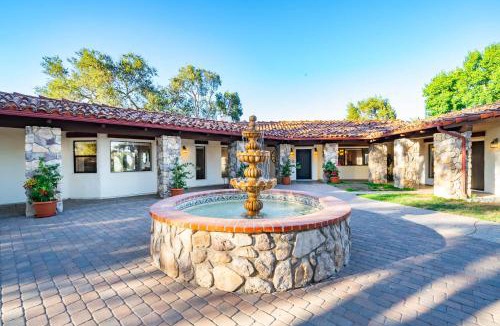 Fallbrook House | Casa Via Zara - Sweeping Mountain Views with Pool