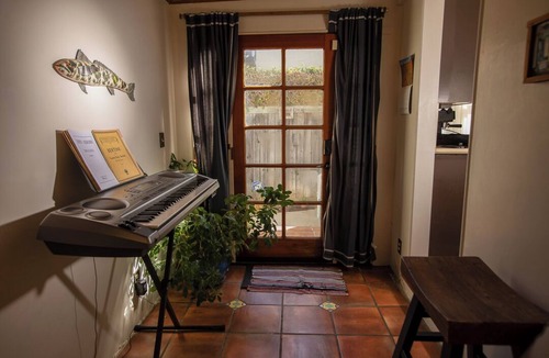 Belmont Shore House | Casita de las Brisas - Steps to the beach, the bay and Second Street