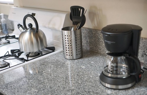 Lincoln Acres Apartment | Casita Sol - Bright Modern Private 10 mins to downtown