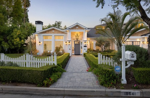 Tarzana Villa | Cassandra