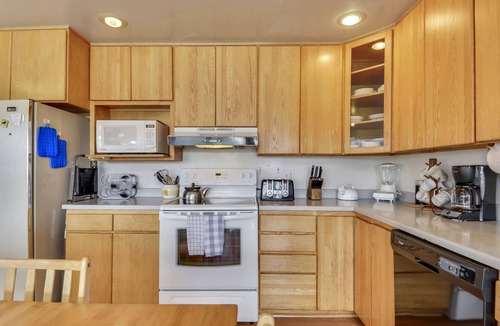 Jenner House | Castle Crag ~ Breathtaking River Ocean Views, Spa, Dog Friendly!