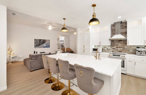Eagle Mountain Estates Cabin | Castlewood Retreat at Big Bear | Central Modern Family Chalet