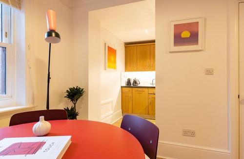 Chinatown Apartment | CCR9 - Studio Apartment, Sleeps 2