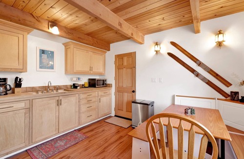 Sugarloaf Cabin | Cedar Chalet- Sugarloaf Retreat w/Hot Tub