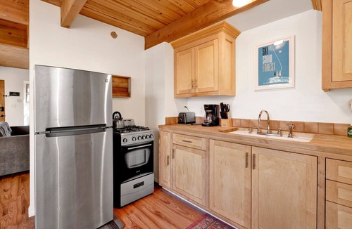 Sugarloaf Cabin | Cedar Chalet- Sugarloaf Retreat w/Hot Tub